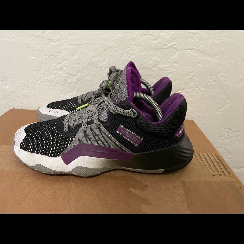 Adidas Bounce issue 1 mens basketball shoes
